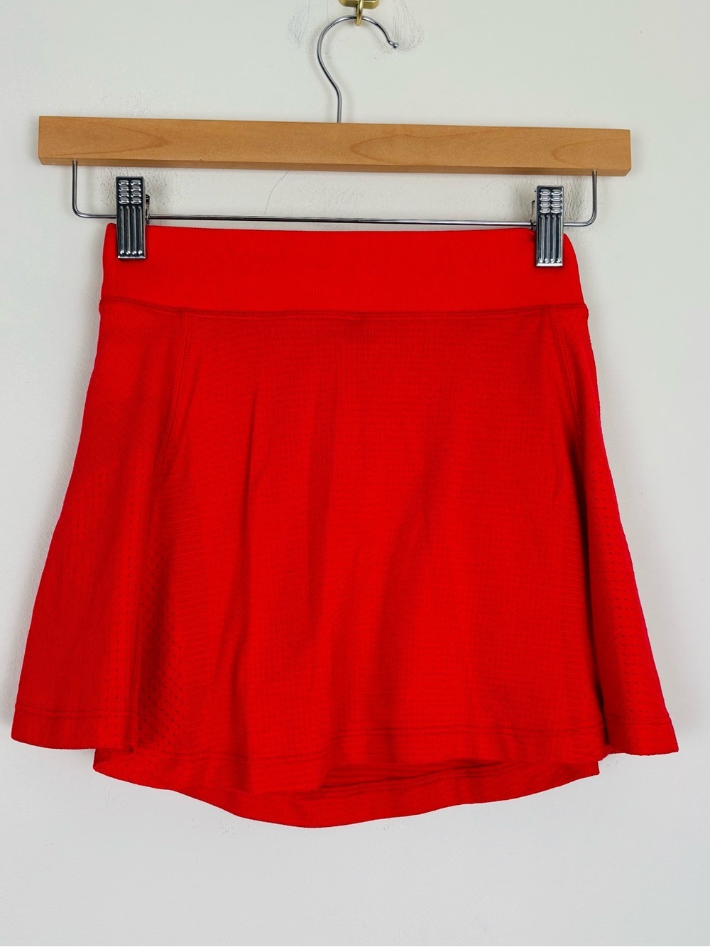 Lululemon lightweight high rise tennis skirt in tomato red orange. Size 2